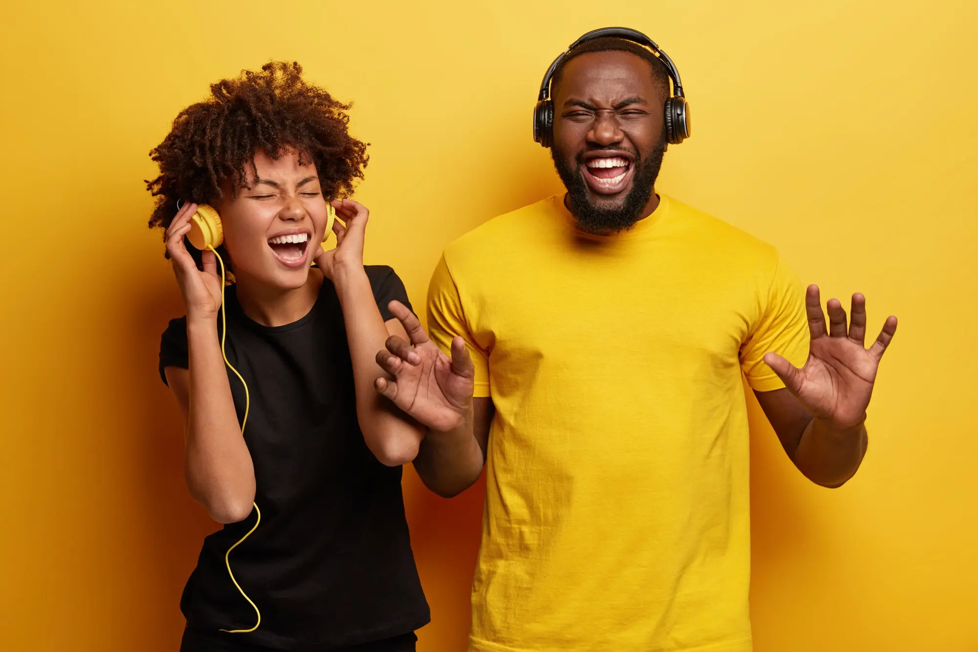 Bamba Radio studio and presenters